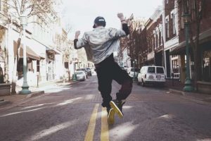 やりたいことをやる人と嫌いな仕事にしがみつく人との差【変な我慢は不要 】